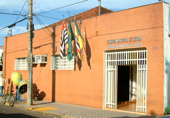 Antigo prédio da Câmara (Edifício vereador Natal Mazucato), na rua Santos Dumont, centro.