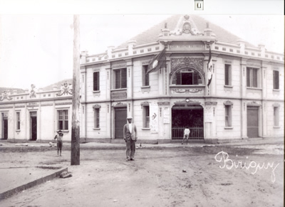 Vista frontal do primeiro cinema de Birigüi, Cine Triângulo.